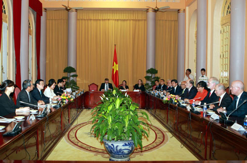 Президент и премьер-министр Вьетнама приняли министра торговли США